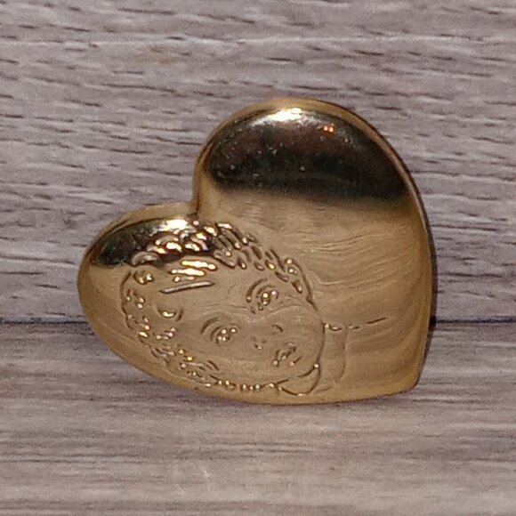 The Variety Club Gold Tone Heart Day 2000 Pin Badge Brooch Child Baby Face - Picture 4 of 7
